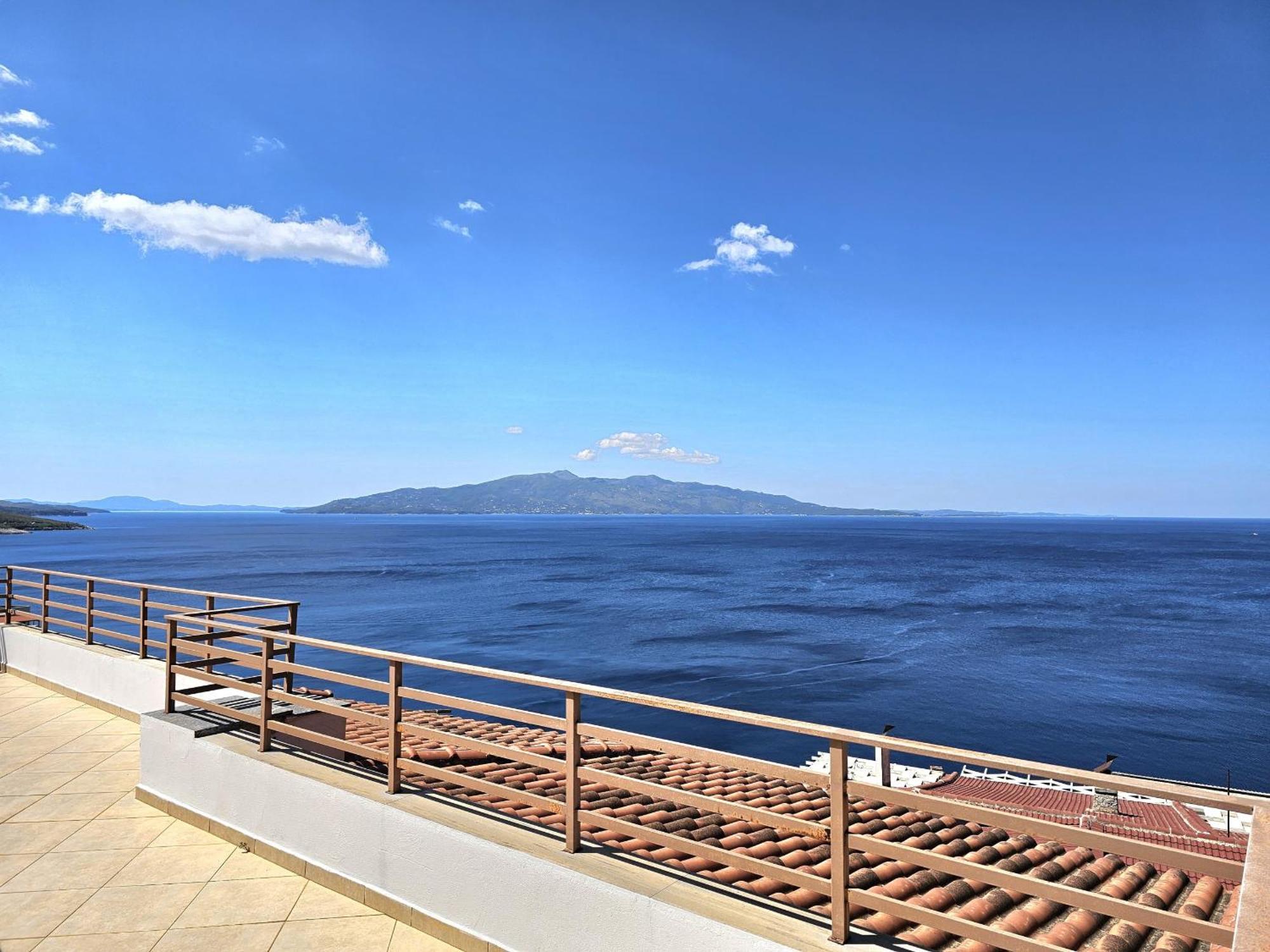 Sunset Penthouse Apartment Sarande